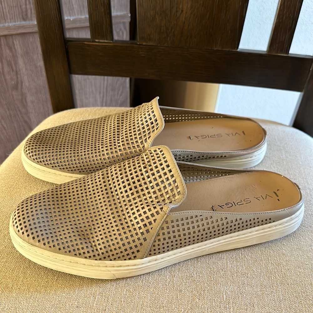 Via Spiga Women’s Mesh Leather Slip On Mules Flats Tan Size 9.5